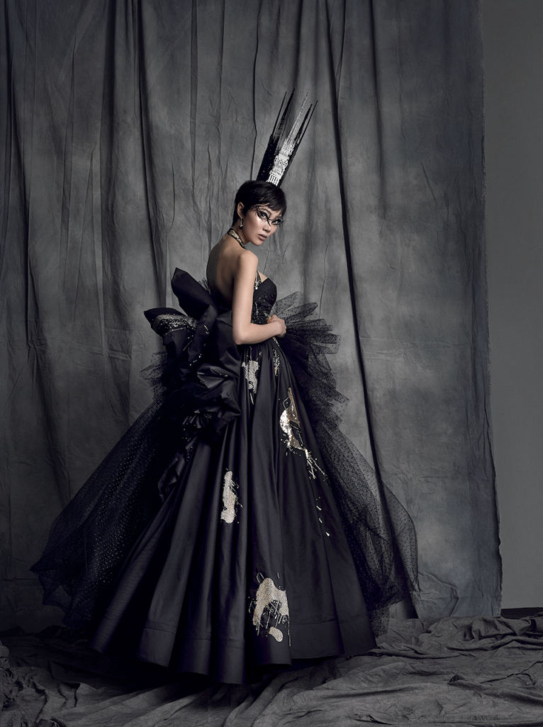 JULIEN FOURNIE HCAH2017012 Julien Fournié 品牌是法国高级定制时装的精髓。