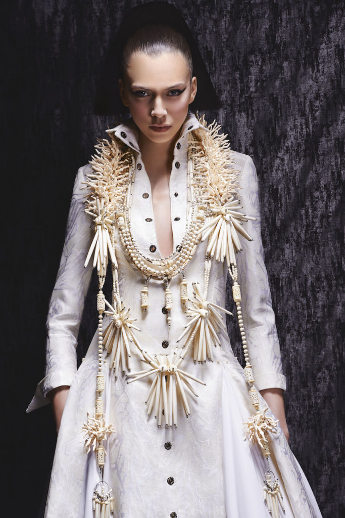 SITE HAUTE COUTURE PREMIÈRE INITIATION 05 Julien Fournié 品牌是法国高级定制时装的精髓。