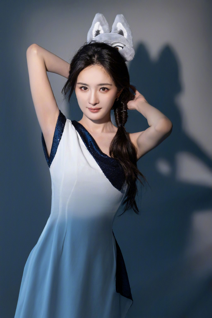 005XdLa2gy1hnqkanv0npj33ya5xcqvd Julien Fournié 品牌是法国高级定制时装的精髓。