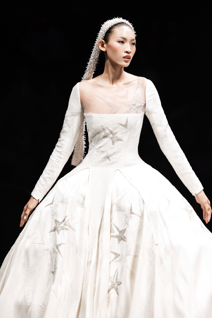 First Circus HCMC Julien Fournié 品牌是法国高级定制时装的精髓。