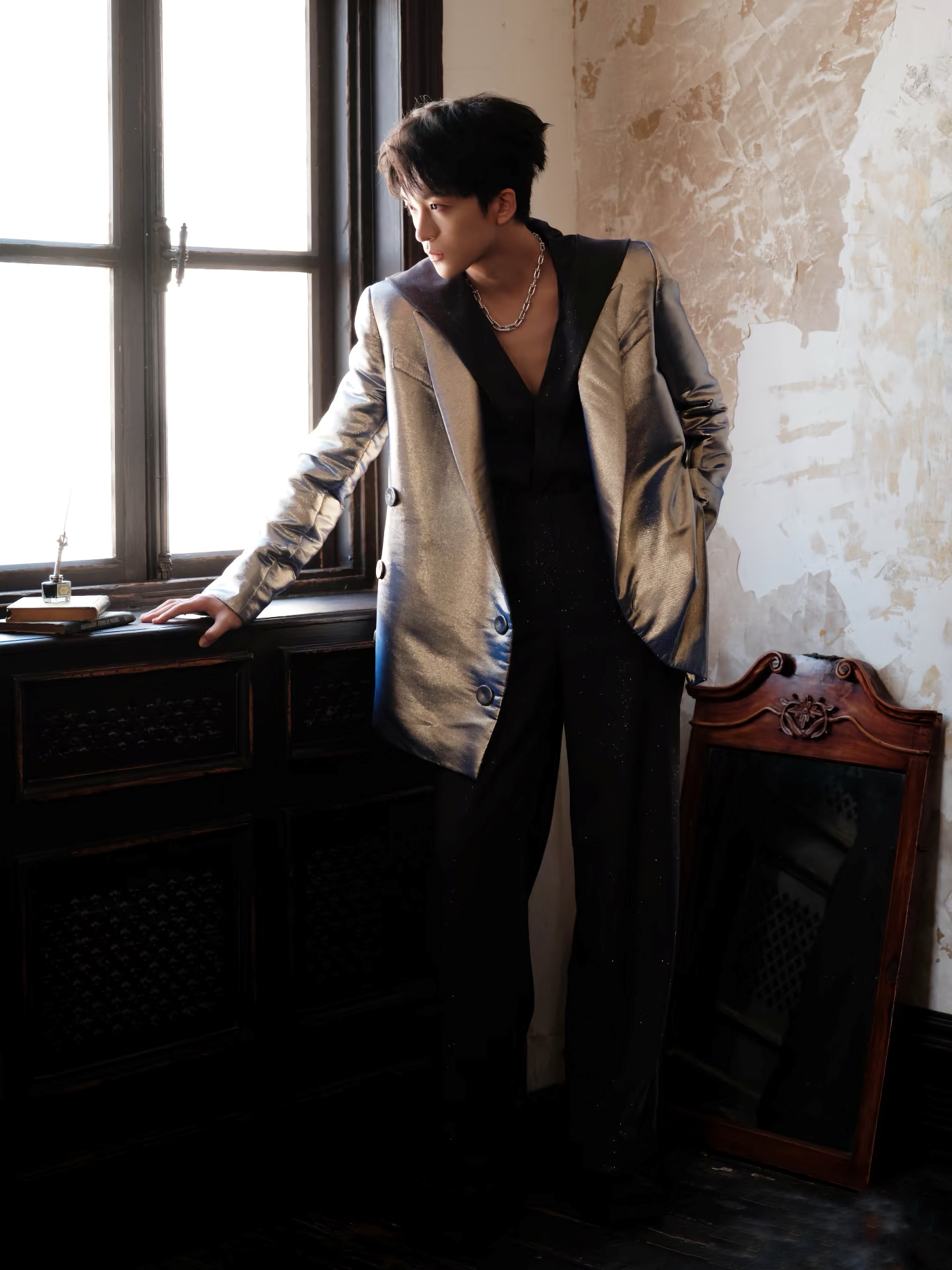 黄子弘凡 身着 Julien Fournié 高级定制