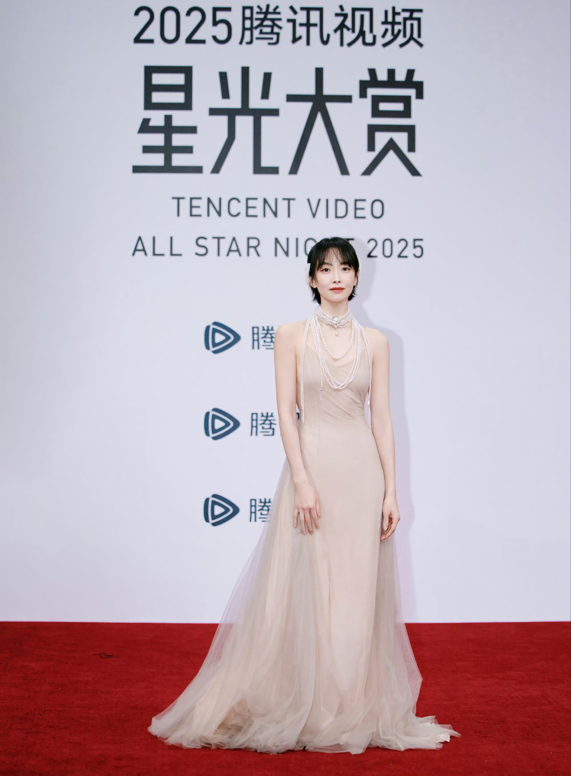 宋茜 身着 Julien Fournié