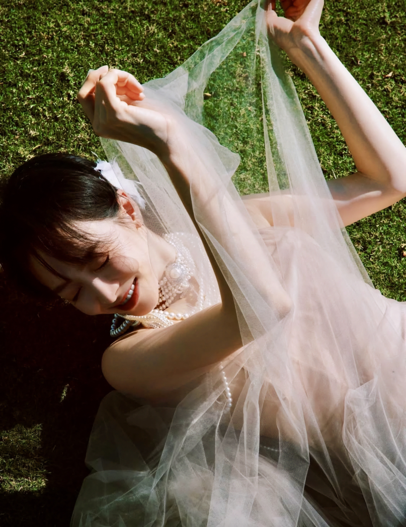 宋茜 身着 Julien Fournié