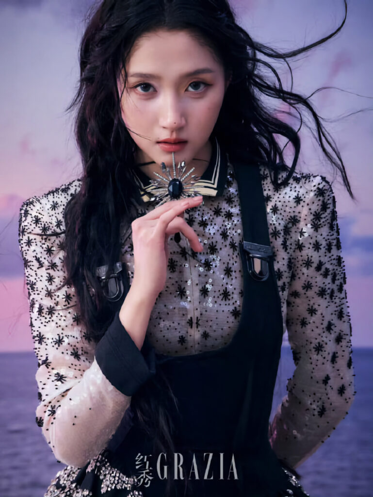关晓彤 身着 Julien Fournié 高定,魅力无限。 10 关晓彤