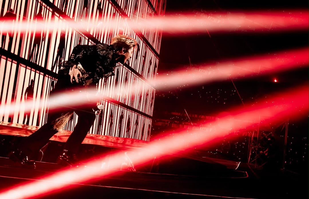 Bai Lu Joker Xue on the King of Beasts Tour stage in Julien Fournié Haute Couture