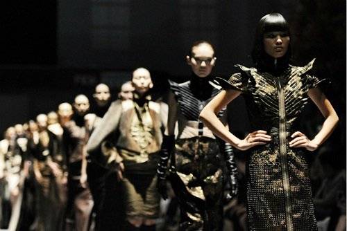 Designer Julien Fournié opens Vietnam International Fashion Week show