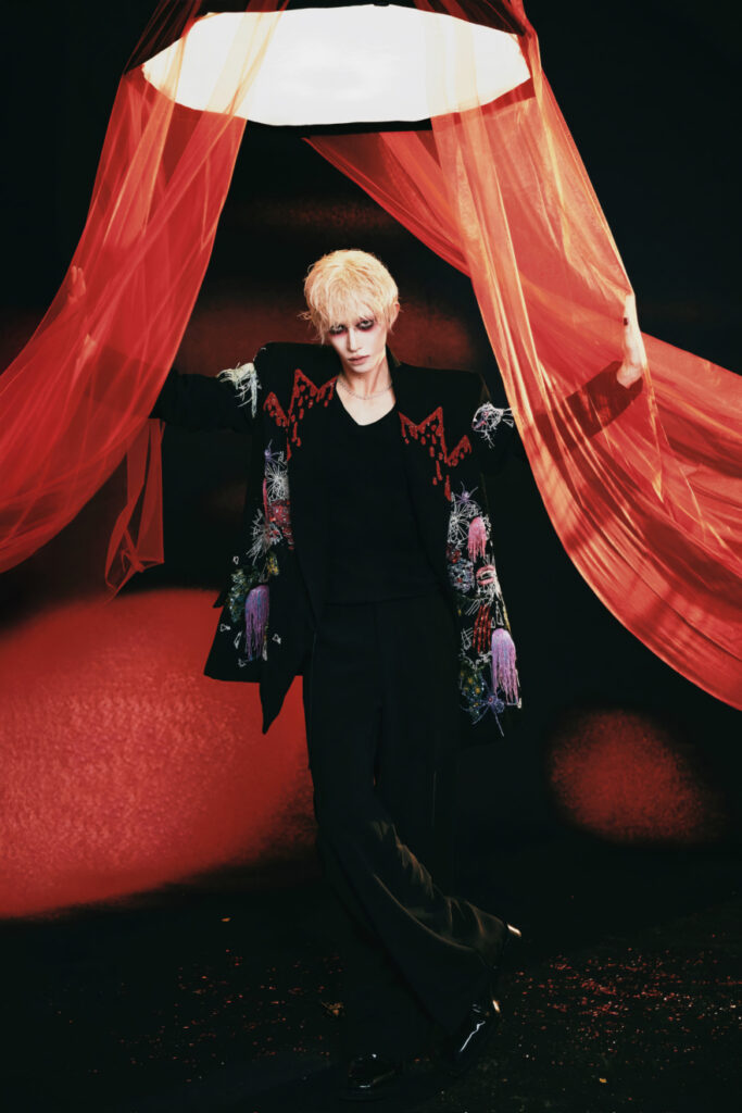 smoking haute couture Liu Yu (刘宇) en Julien Fournié Haute Couture
