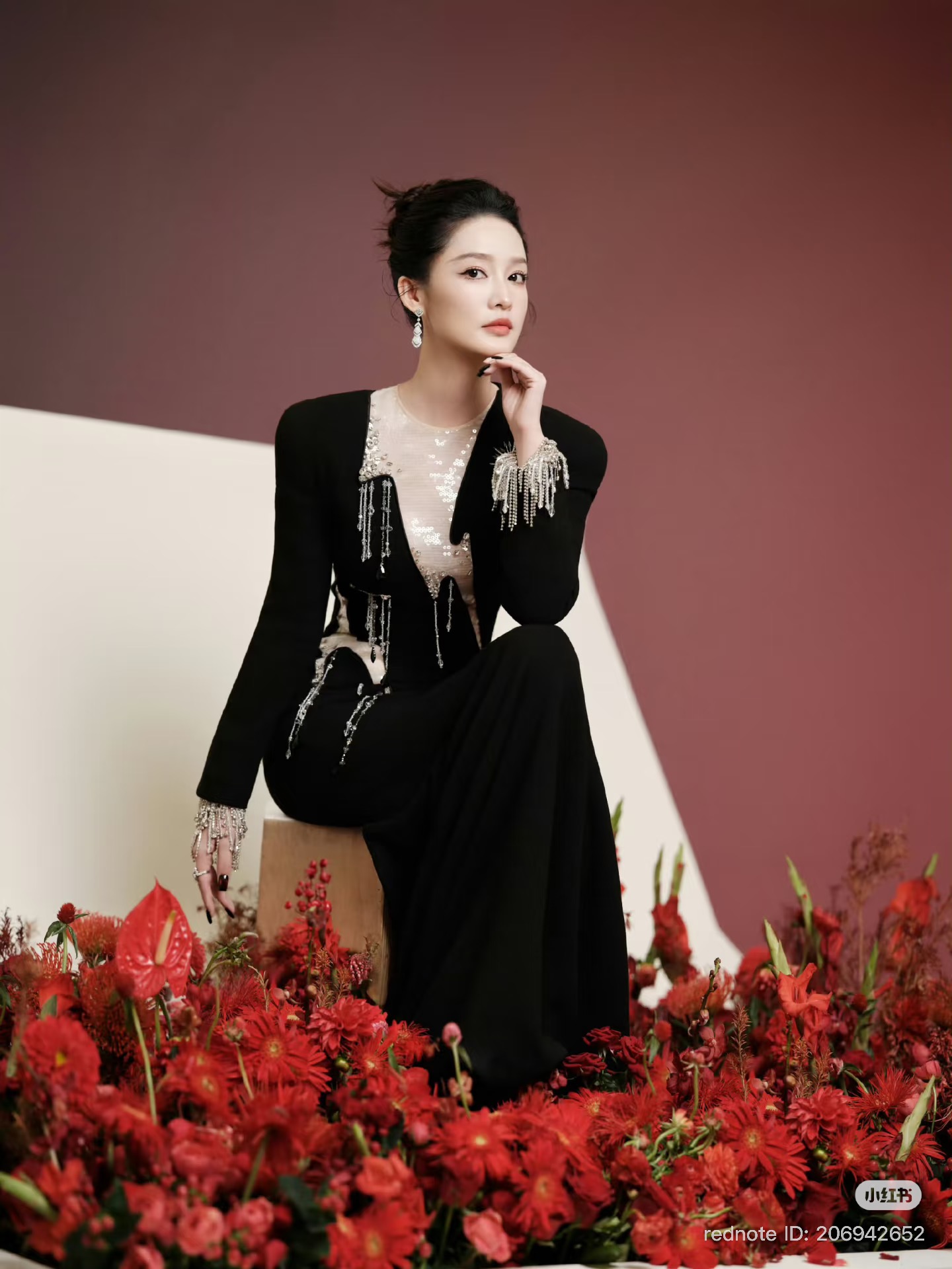 李沁身着 Julien Fournié 高级定制礼服,出席《Vogue》“Force of Fashion”盛典。 5 李沁身着 Julien Fournié 高级定制礼服,出席《Vogue》“Force of Fashion”盛典。