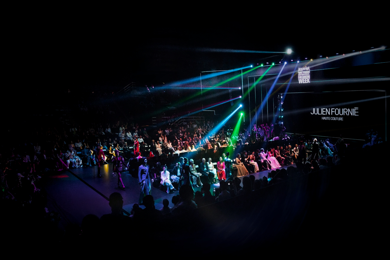 Một buổi trình diễn Haute Couture rực rỡ.