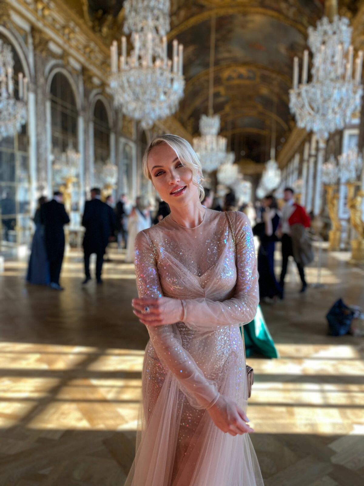 Michaela Tomanova en Julien Fournié pour un bal au Château de Versailles