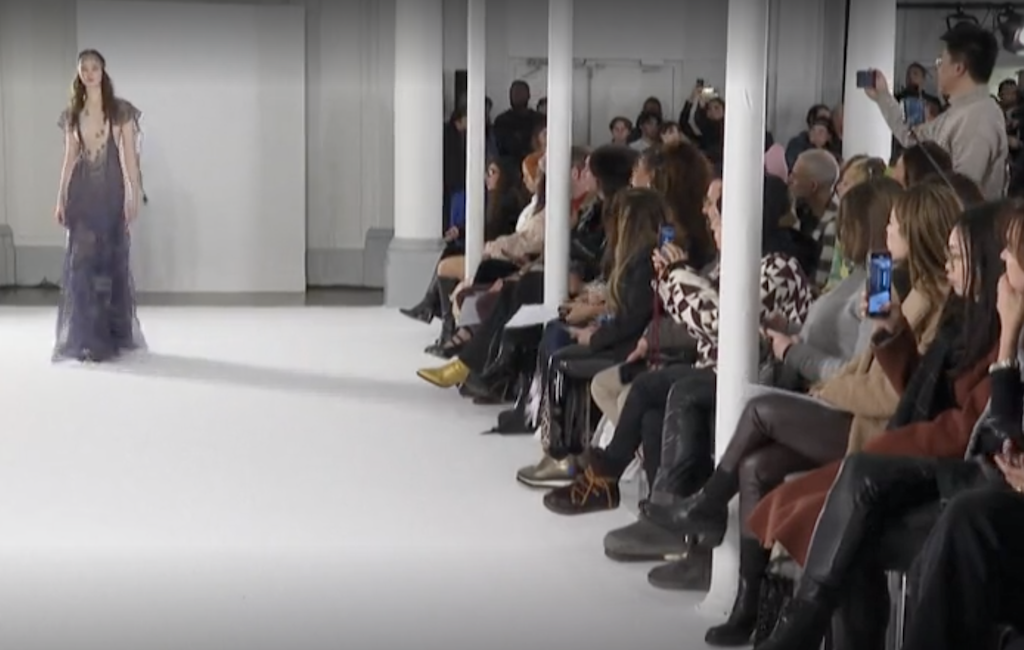 Haute Couture: Julien Fournié présente une collection « rêvée en broderie »