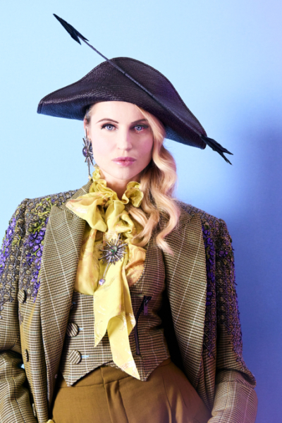 LAST QUEEN HAUTE COUTURE_02_ANNA_186 Julien Fournié bicorne